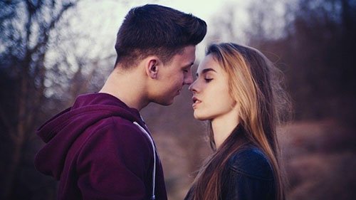 Dạy cách hôn môi lần đầu nồng nàn nhất