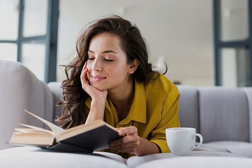 Sống low key là gì? Vì sao giới trẻ ưa chuộng lối sống này? 4 đặc điểm người sống low key là gì